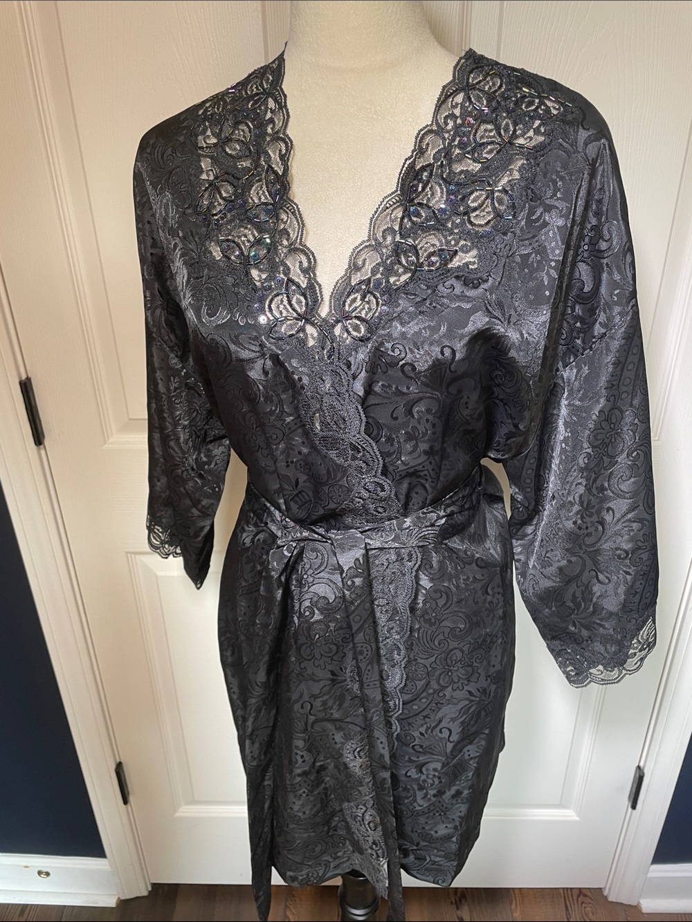NWT VTG Victoria's Secret Gold Label Black Satin Jacquard Lace Trim Kimono Robe